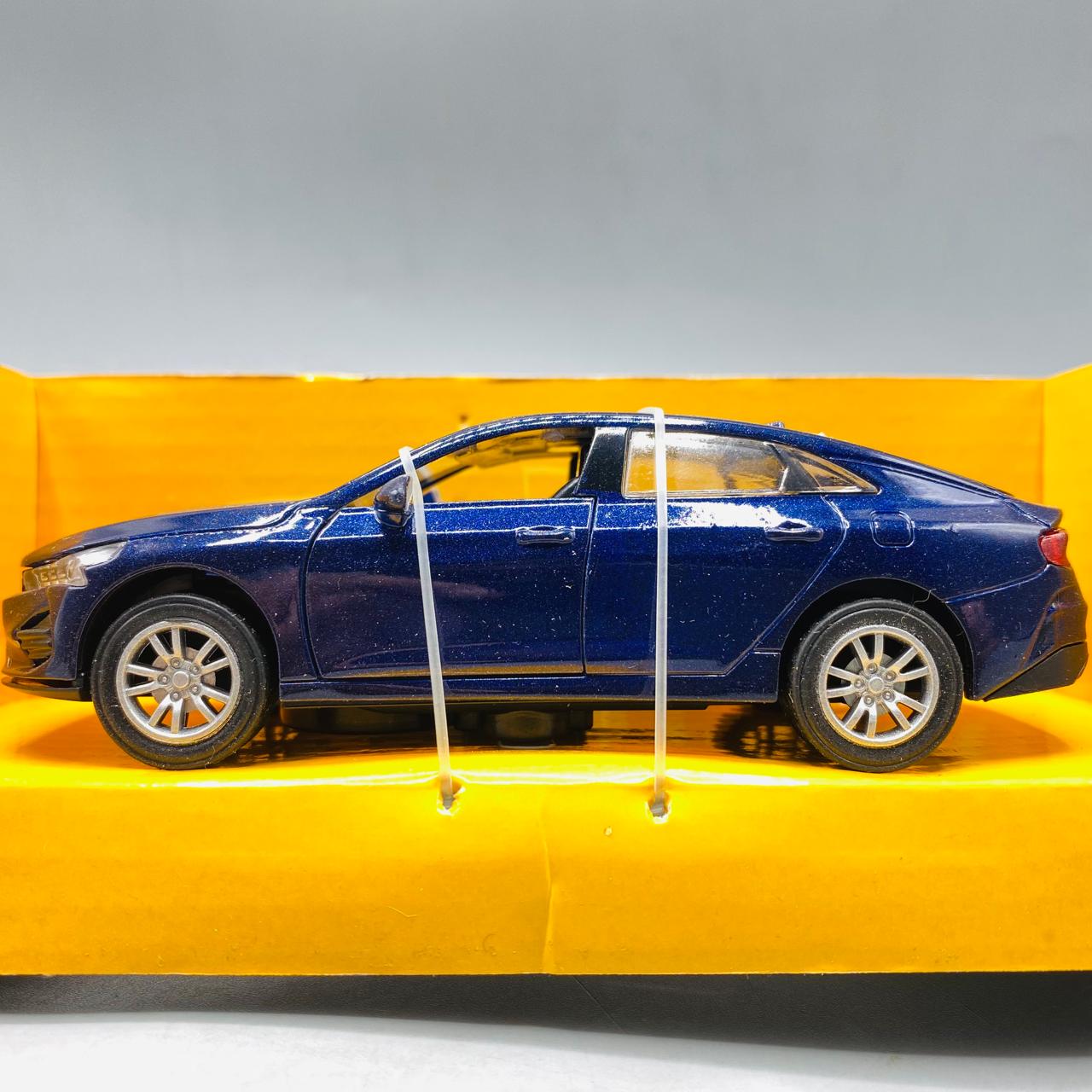 Diecast Kia K5/Optima Model Car 1:32 Scale | Simulated Alloy with Sound & Light | Collector's Toy