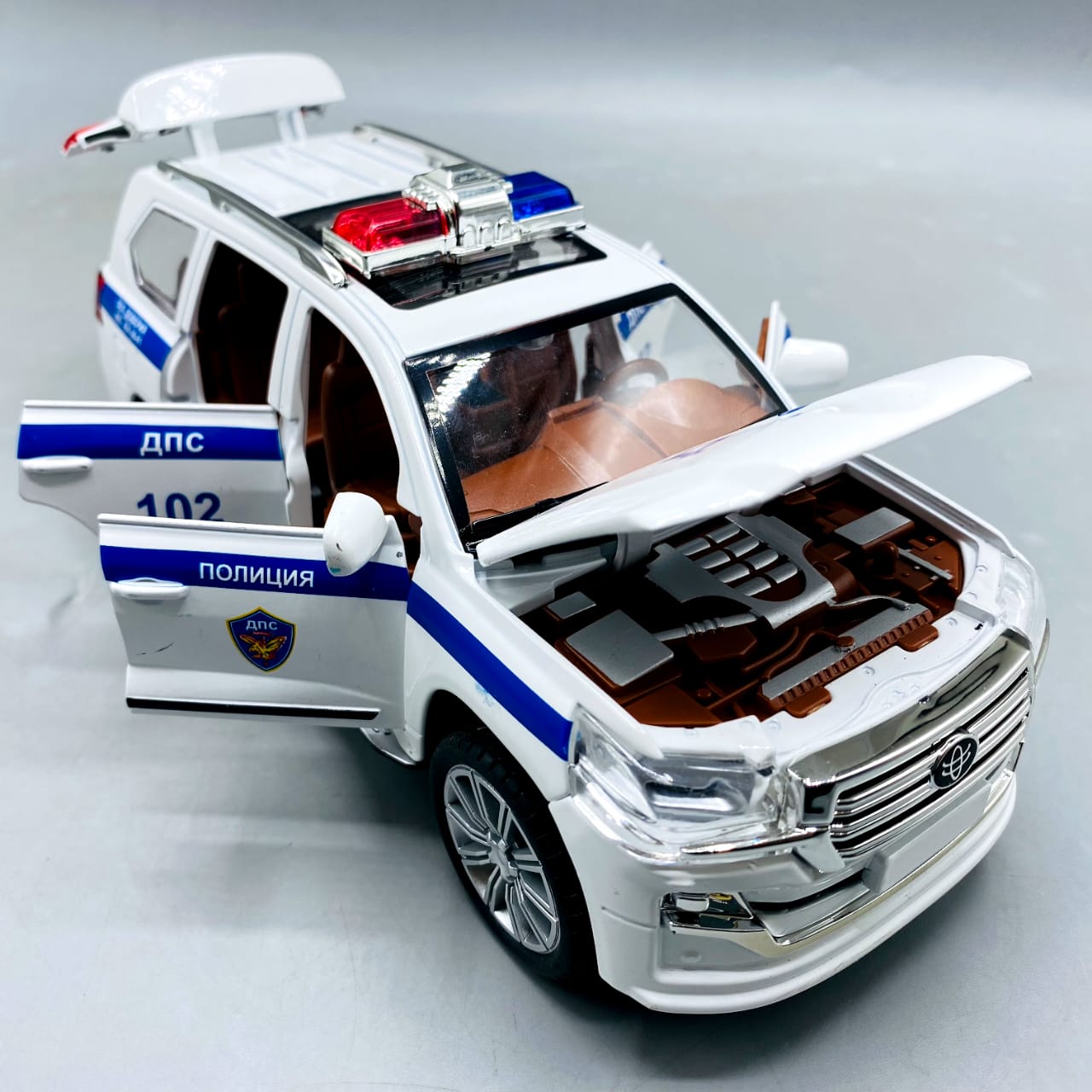 1:24 Diecast Toyota Land Cruiser Police Car With Light and Sound
