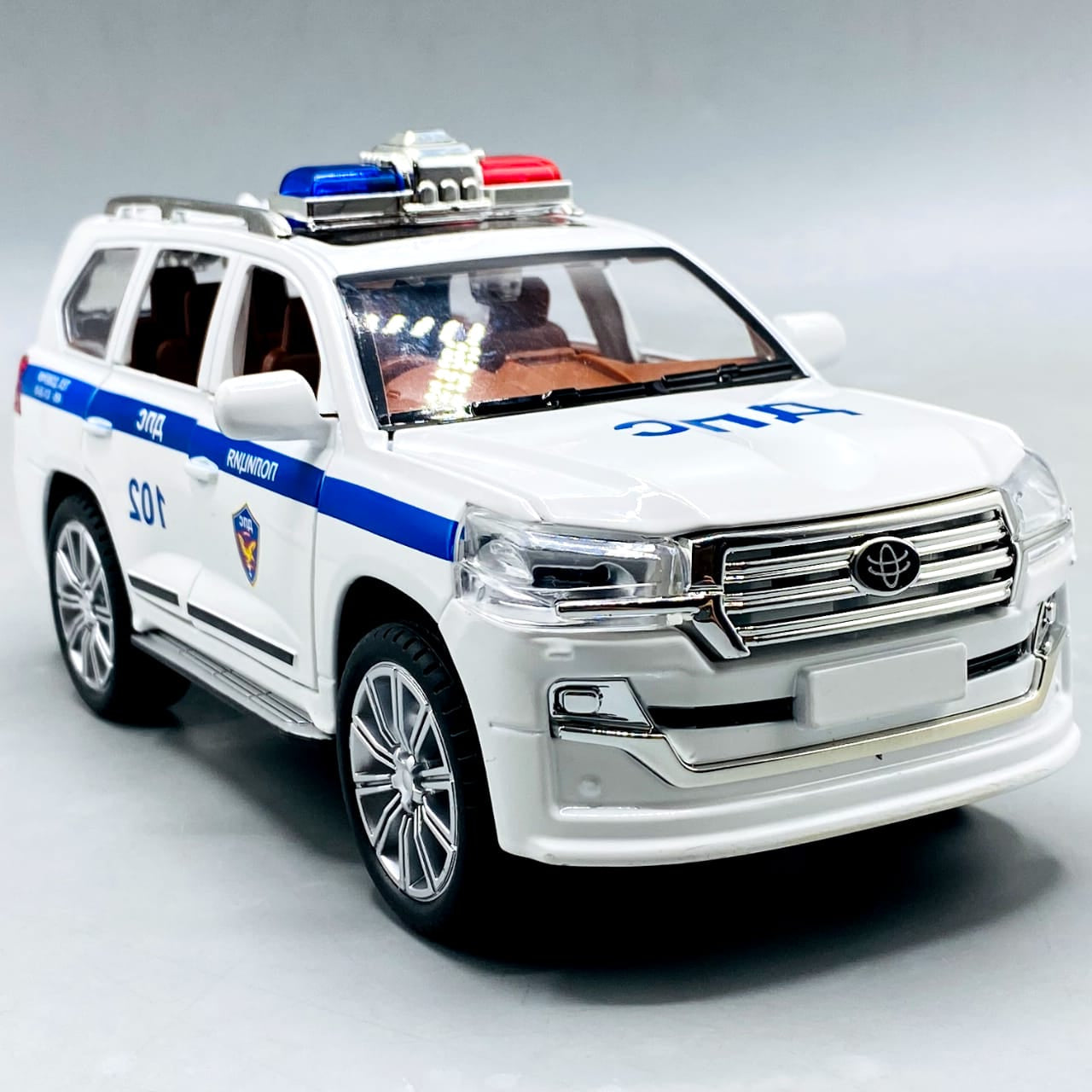1:24 Diecast Toyota Land Cruiser Police Car With Light and Sound
