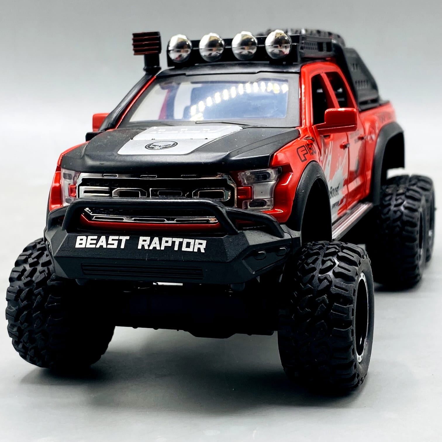 1:24 Diecast Ford Raptor With Light Sound and Smoke